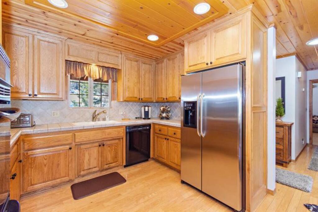 Custom Single Story Cabin With Jacuzzi Pool Table & Big Game Room With Arcade Games Big Bear Lake Dış mekan fotoğraf