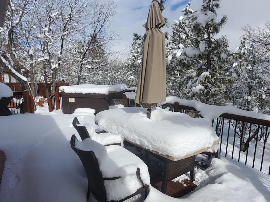 Custom Single Story Cabin With Jacuzzi Pool Table & Big Game Room With Arcade Games Big Bear Lake Dış mekan fotoğraf