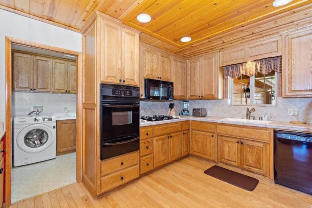 Custom Single Story Cabin With Jacuzzi Pool Table & Big Game Room With Arcade Games Big Bear Lake Dış mekan fotoğraf