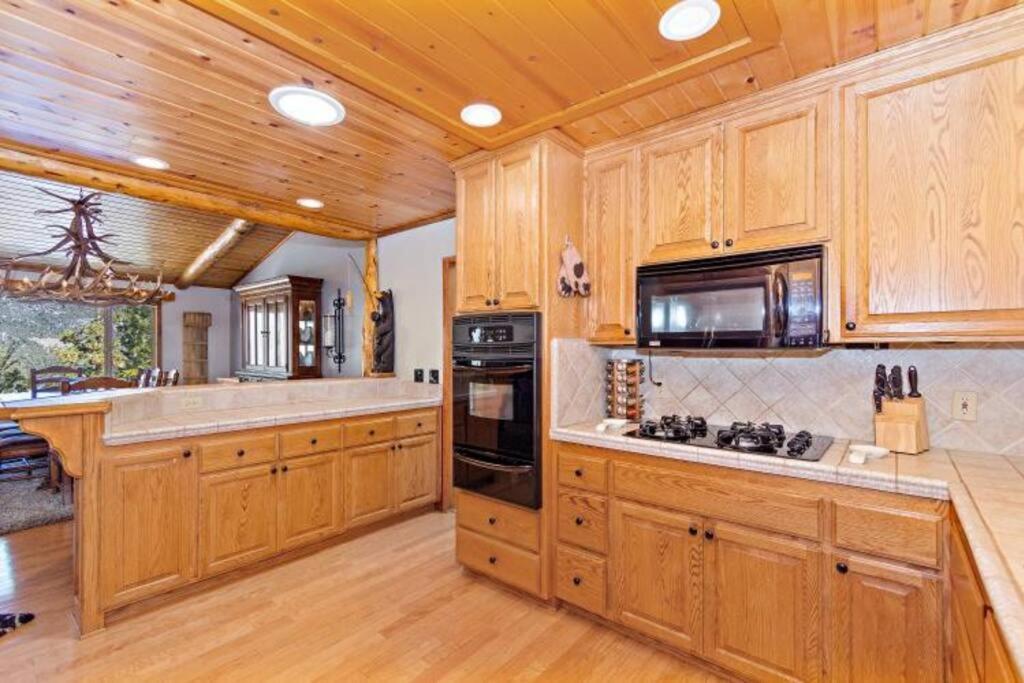 Custom Single Story Cabin With Jacuzzi Pool Table & Big Game Room With Arcade Games Big Bear Lake Dış mekan fotoğraf