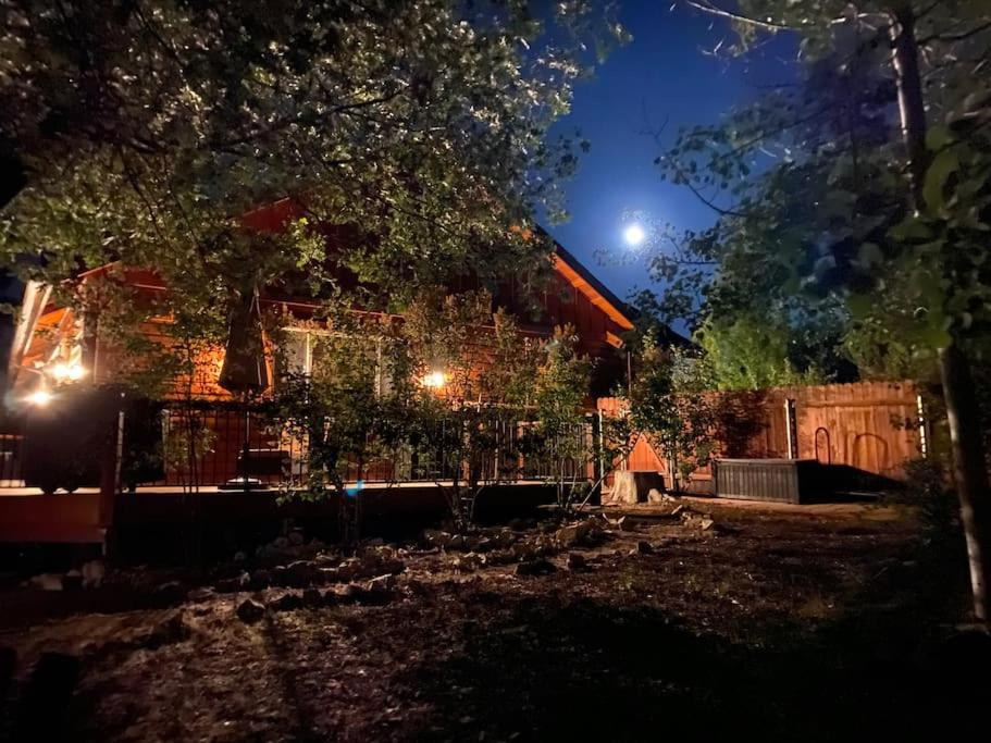 Custom Single Story Cabin With Jacuzzi Pool Table & Big Game Room With Arcade Games Big Bear Lake Dış mekan fotoğraf