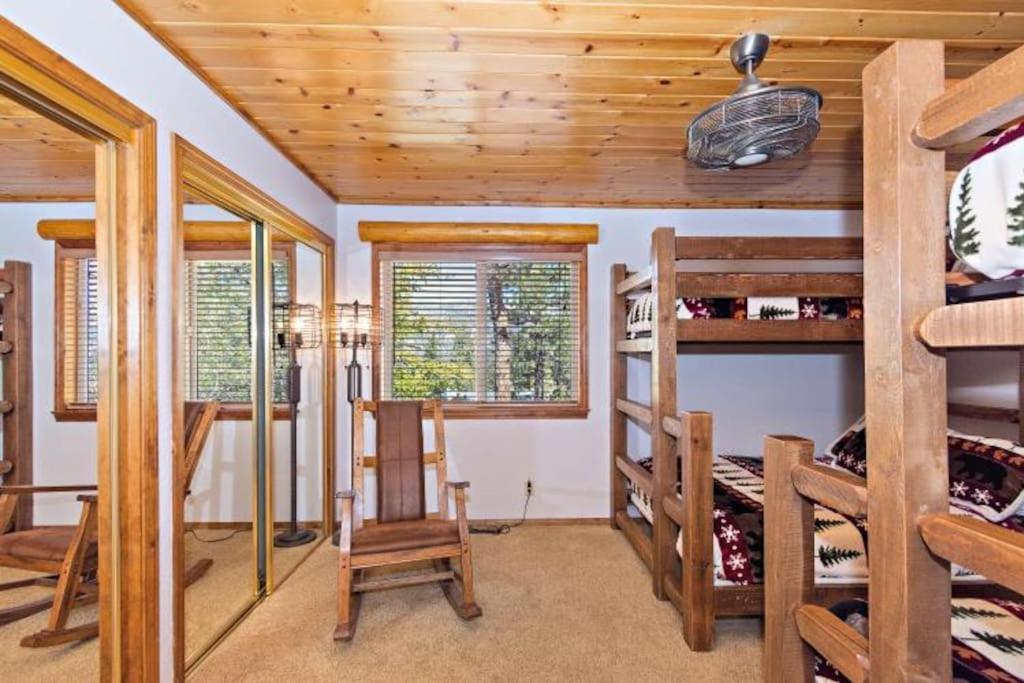 Custom Single Story Cabin With Jacuzzi Pool Table & Big Game Room With Arcade Games Big Bear Lake Dış mekan fotoğraf